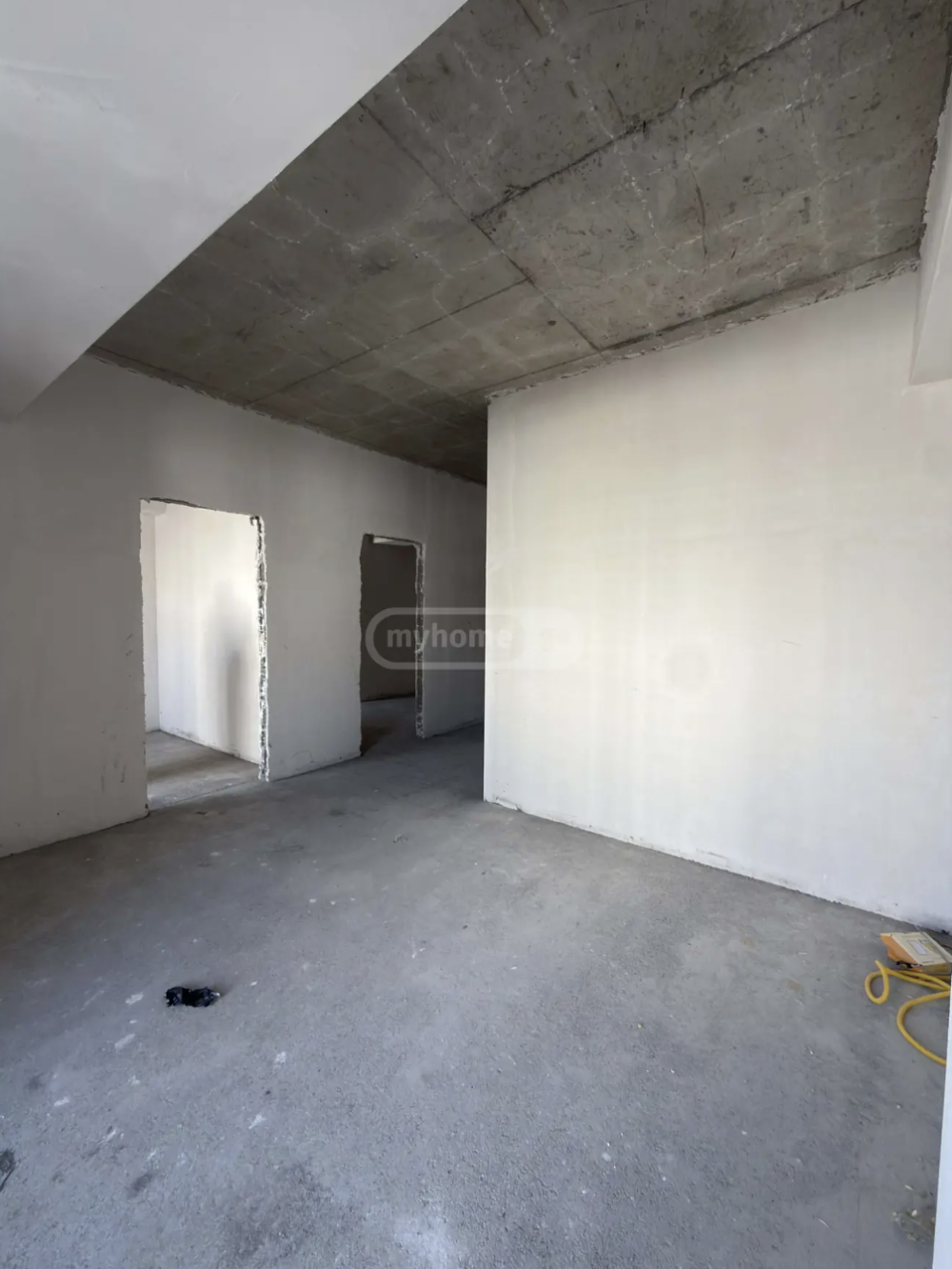 იყიდება 3 ოთახიანი ბინა ნუცუბიძის ფერდობზე